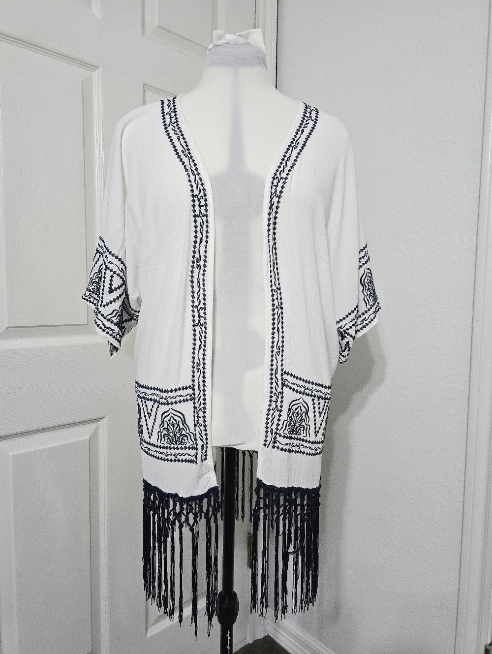 Takara Boho Aztec Embroidered Fringe Kimono Cardigan Open Front Coverup Size M